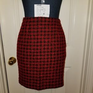 #212 Preowned KGR Burgundy/BLACK plaid Wool skirt!